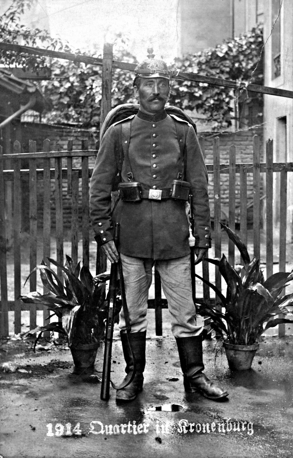 Fotorestauration: Deutscher Soldat, 1914
