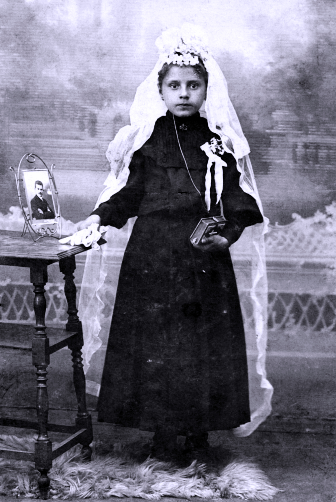 Mädchen in Religionskleid, 1910