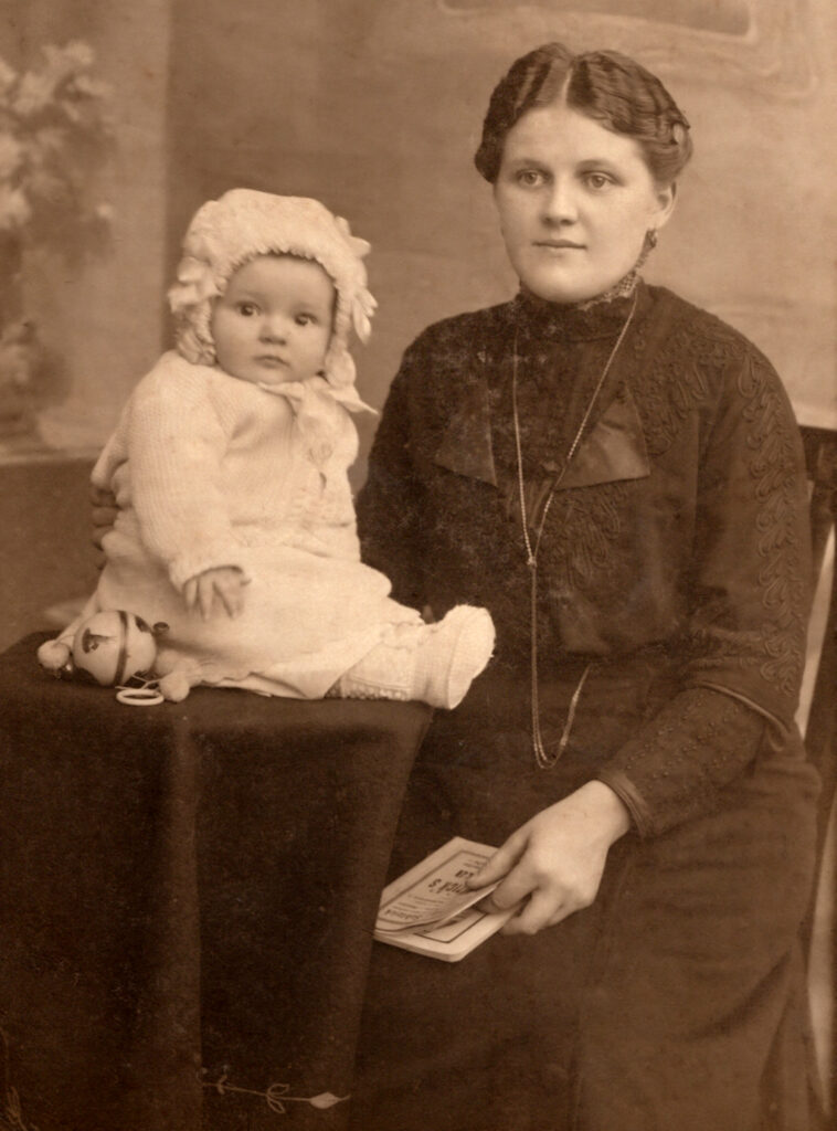 Babymode im Jahr 1900