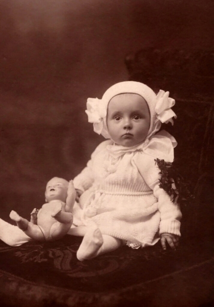 Babymode im Jahr 1900